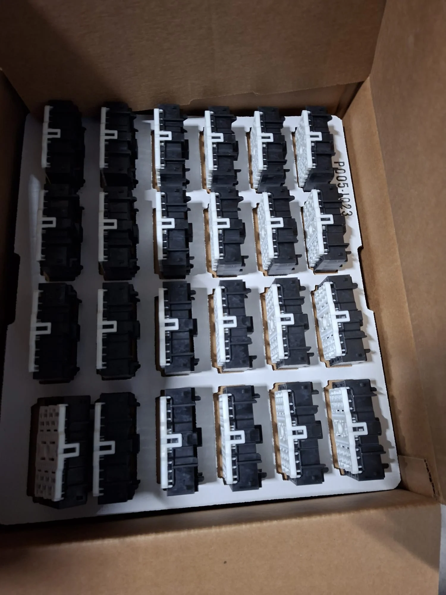 PLASTİK VE METAL OTOMOBİL PARÇALARI