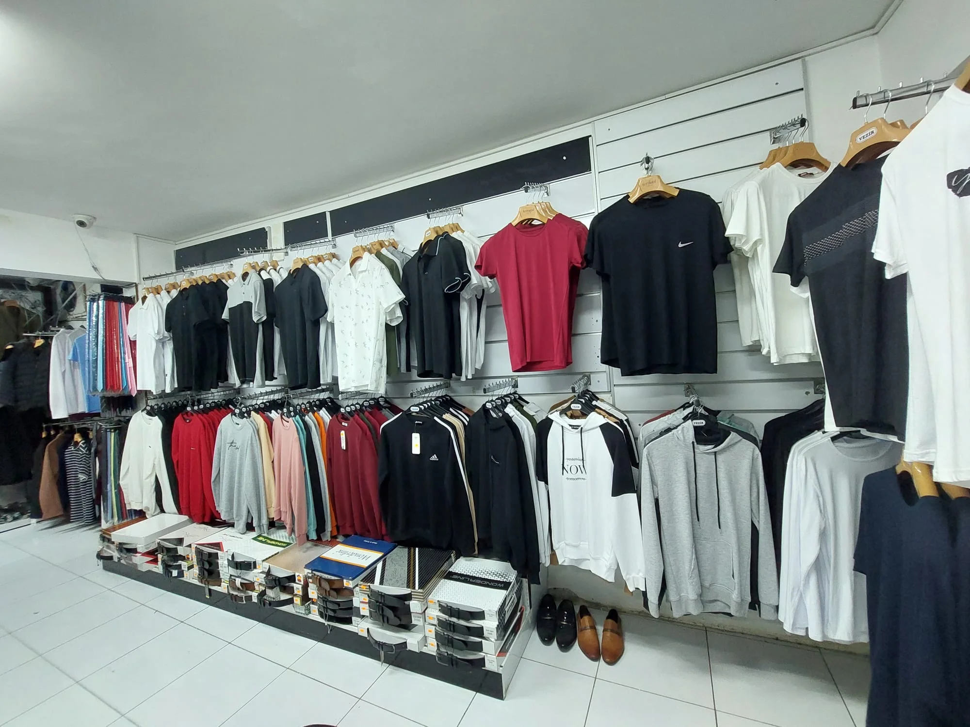300 ADET GİYİM ÜRÜNÜ